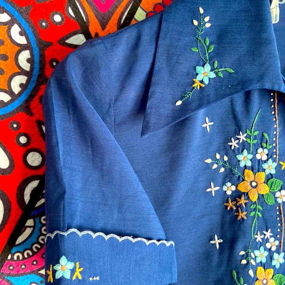 Vintage 1970s Blue Floral Embroidered Shirt - Picture 4 of 5